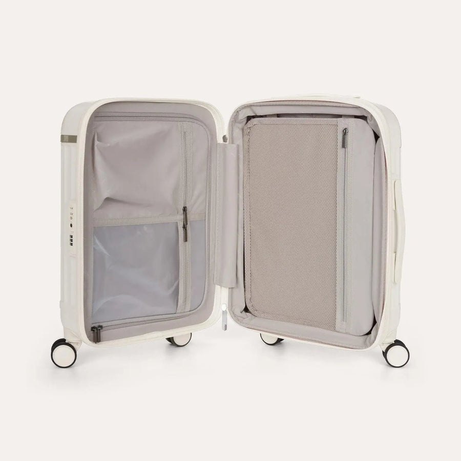 Roamer Expandable 20" Carry On Luggage - BAGSMART